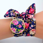 cicekli-lacivert-kumas-saat