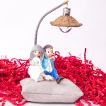 Yastık Üzerinde Oturan Sevgililer