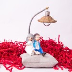 yastik-uzerinde-oturan-sevgililer7