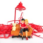 koltukta-oturan-cift-turuncu-koltuk