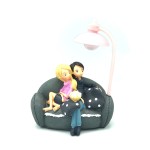 sevgililer-gunu-hediyesi-koltukta-oturan-cift