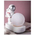 Astronot-Ay-isigi-gece-lambasi3