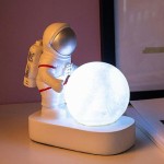 Astronot-Ay-isigi-gece-lambasi6