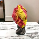 sari-kirmizi-aslan-kafasi-biblo3