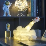 ucan-astronot-gece-lambasi11