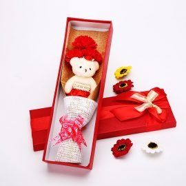 Ayıcıklı Kırmızı Çiçek