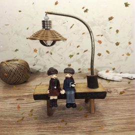 Bankta Oturan Sevgililer