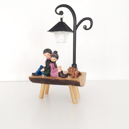 kutuk-ustunde-oturan-sevgililer