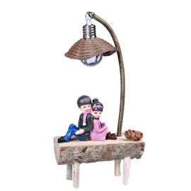 Bankta Oturan Sevgililer