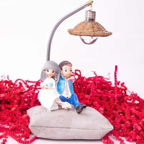 Yastık Üzerinde Oturan Sevgililer