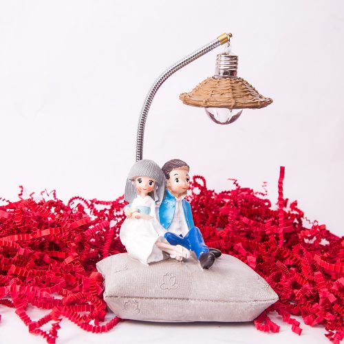 yastik-uzerinde-oturan-sevgililer7