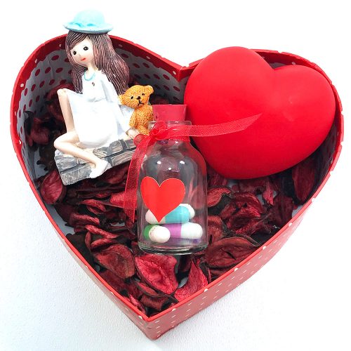 Oturan Kız Biblo Kalpli Kutu