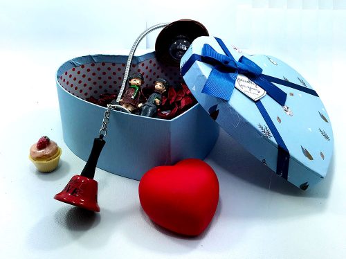 sevgiliye_gullu_kutu