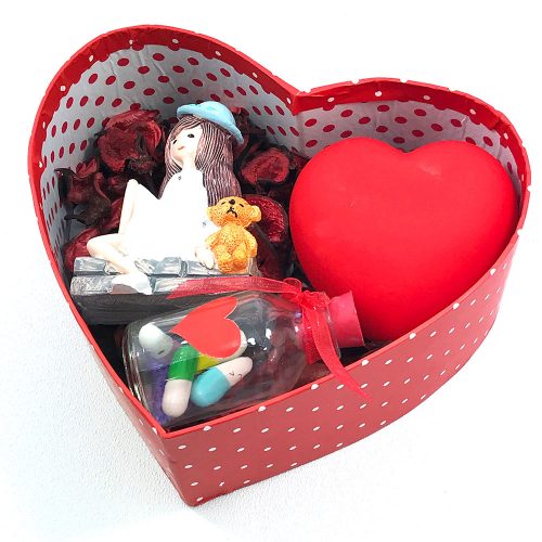 sevgiliye_kutu_kalp_isikli