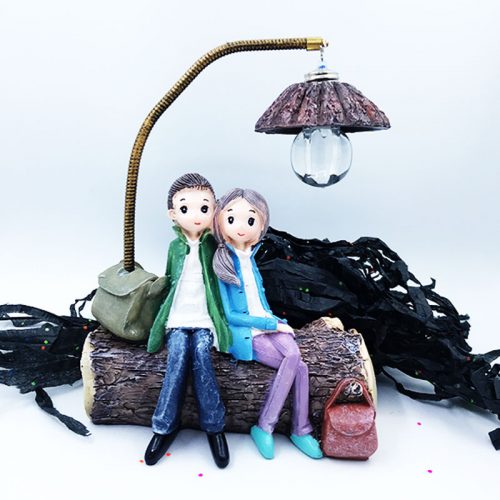 kutuk-ustunde-oturan-sevgililer2