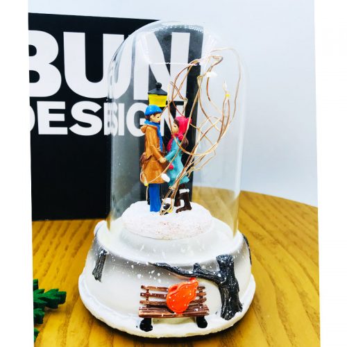 sokak-lambasi-altinda-duran-sevgililer-biblosu