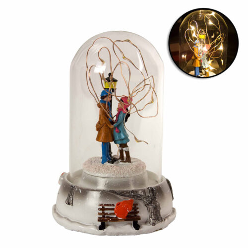 Sokak Lambası Altında Duran Sevgililer Biblosu