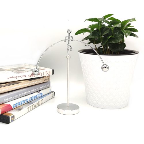 denge-uzerinde-duran-adam