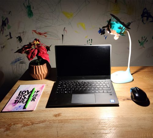 mavi-ucak-masa-lambasi