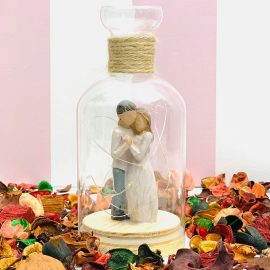 Işıklı Birbirine Sarılan Aşıklar Cam Fanus Biblo