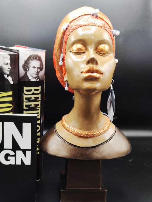 Afrikali Kadin Heykeli kitapli