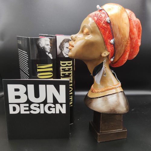 Afrikali Kadin Heykeli sagdan