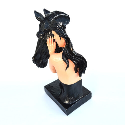 Kadin ve At Biblo Yan