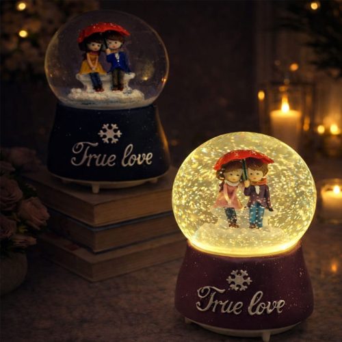 Şemsiye Altında Oturan Romantik Çift Büyük Kar Küresi