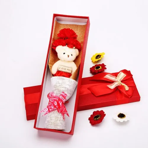Ayıcıklı Kırmızı Çiçek