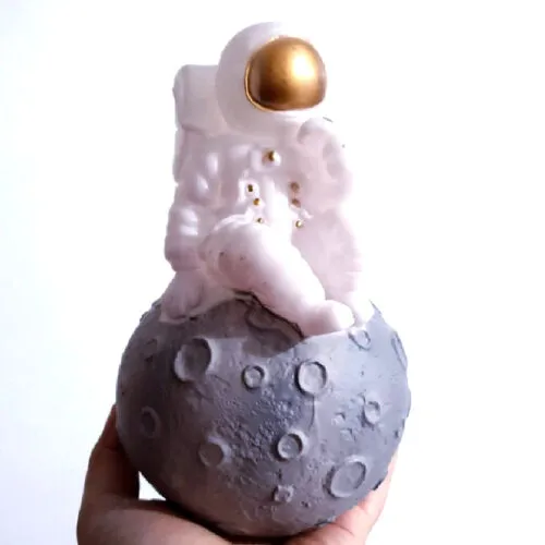 Ayda Oturan Astronot Gece Lambası