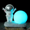 astronot-gece-lambasi2