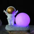astronot-gece-lambasi4
