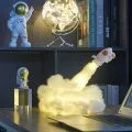 ucan-astronot-gece-lambasi11